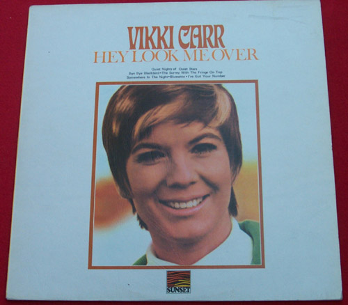 USED LP Hey look me over VIKKI CARR CONDITION : COVER : EX - DISC : M- 국가 : ENGLAND 레이블 : Sunset 년도 : 197? 커버